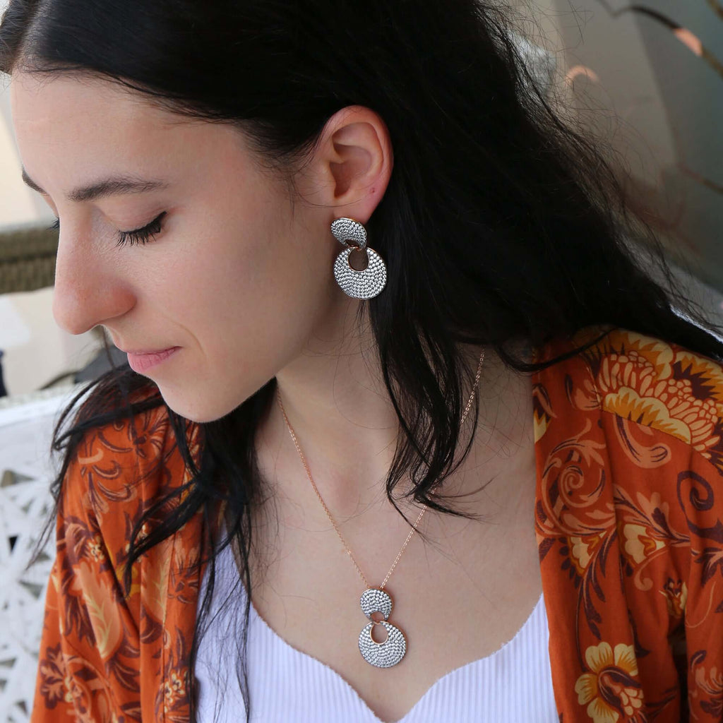How to Rock 70s Earrings in 2023: A Guide for Fashion Lovers